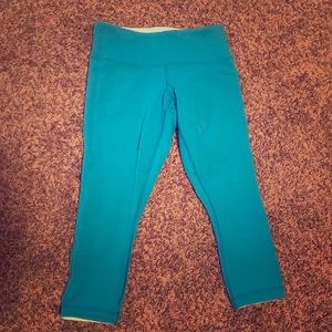 Lululemon Wunder Under, pow-rise Capri